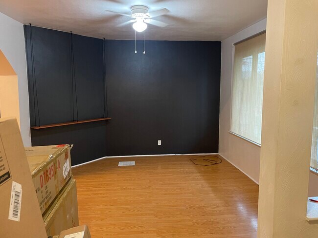 Building Photo - 501 Penn St