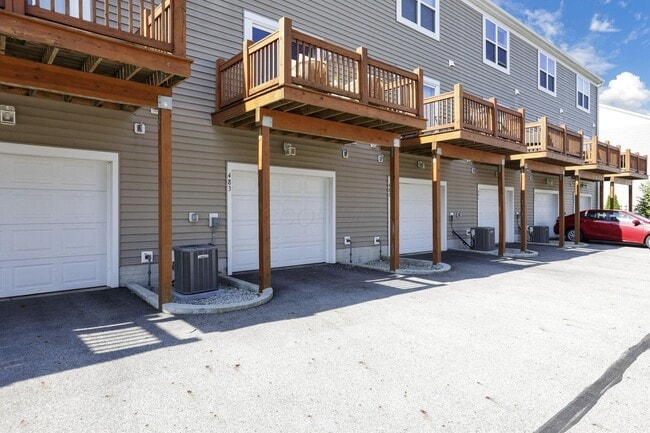 Building Photo - 483 Autumn Ridge Cir