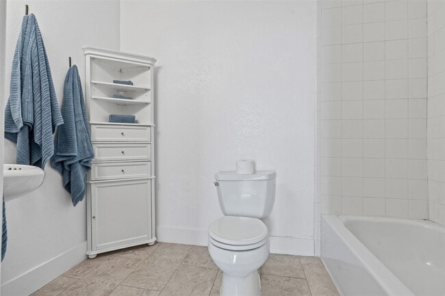 Building Photo - 301 S Edgefield Ave