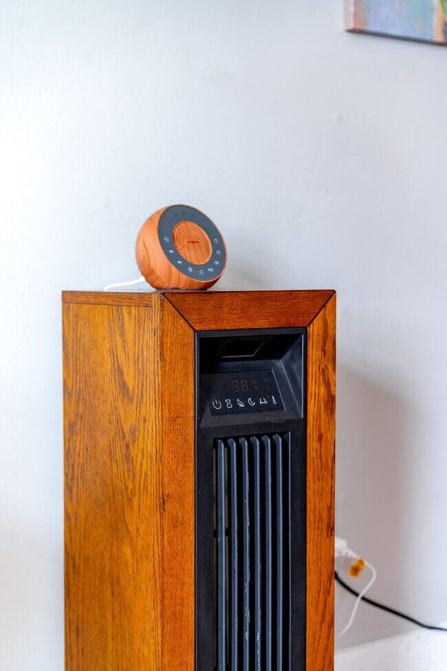 Building Photo - 605 Dennison Ave