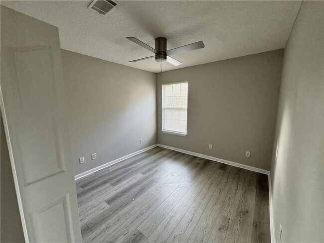 Building Photo - 104 Windridge Dr