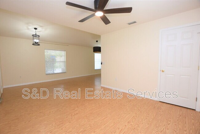 Building Photo - 302 W Belmar St