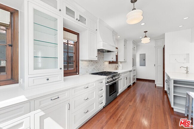 Building Photo - 1039 Hi Point St