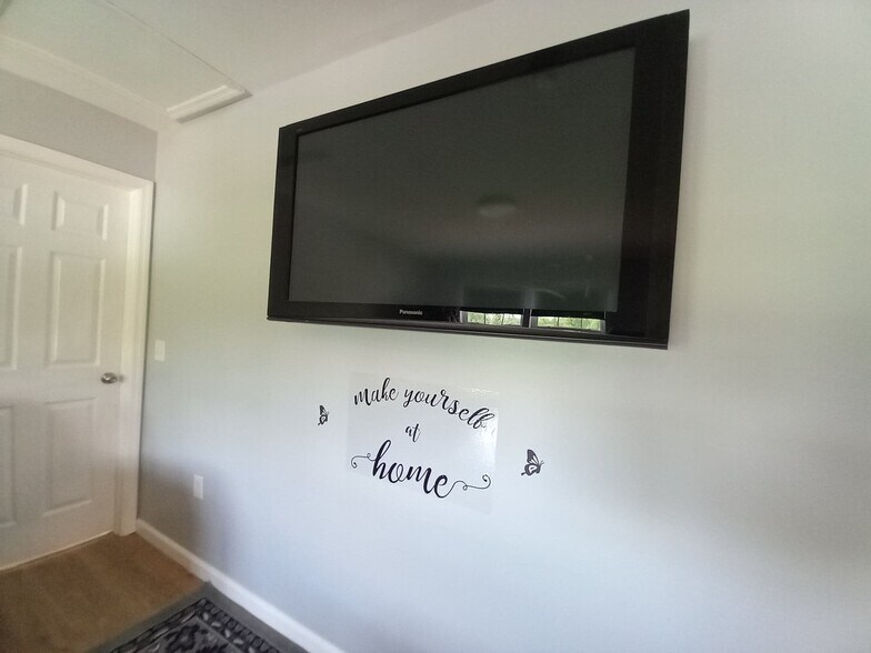 TV in Living Room - 83 Mott Rd