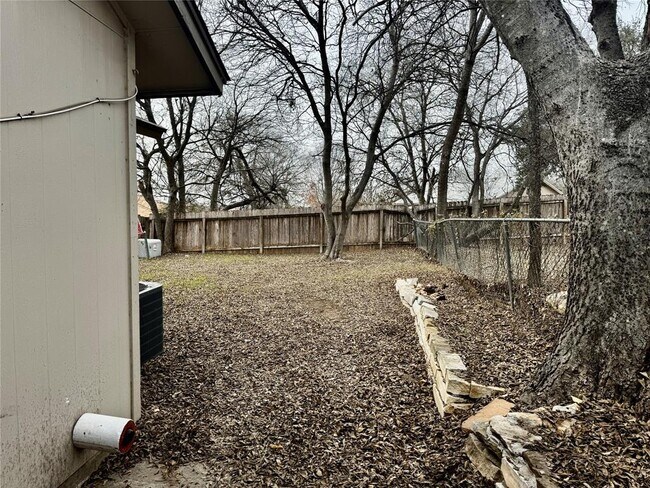 Building Photo - 9404 Teasdale Terrace