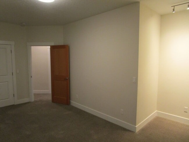 Building Photo - Custom Home in Crystal Springs Subdivision - Available Now!