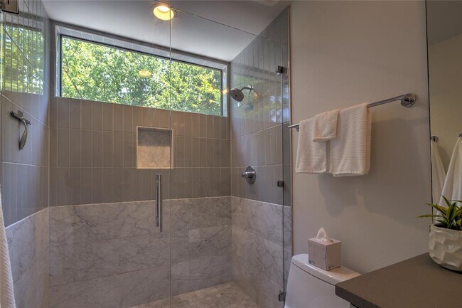 Building Photo - 6005 Woodrow Ave