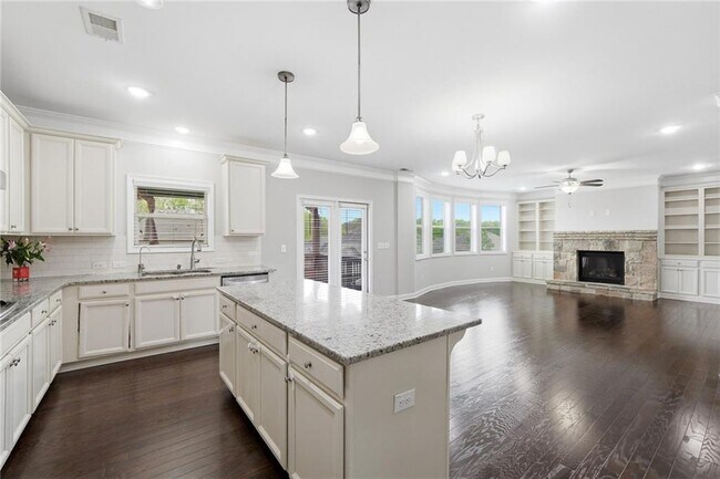 Building Photo - 304 Cochin Dr