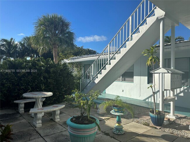 Building Photo - 4300 Sea Grape Dr