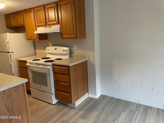 Building Photo - 1087 N 84th Pl