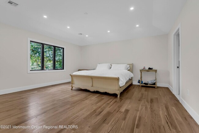 Building Photo - 265 Whalepond Rd