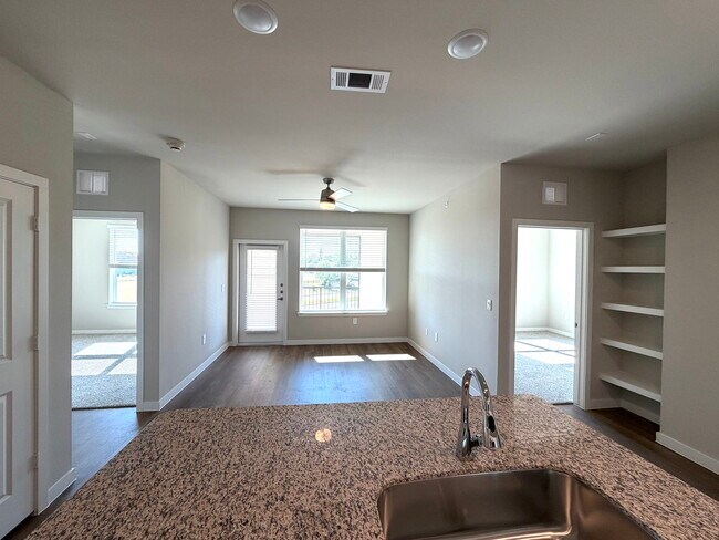 Building Photo - 1700 Daleside Ln