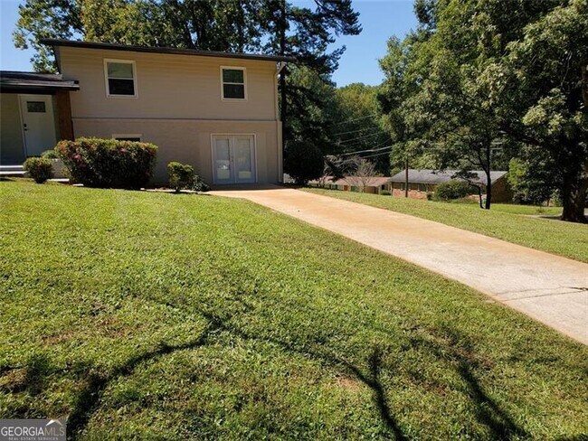 Primary Photo - 1675 Bouldercliff Ct SE