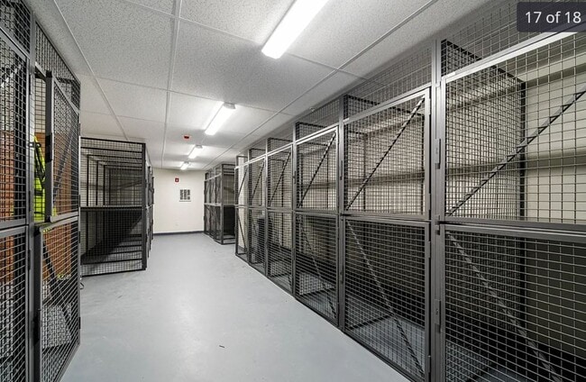 Building Photo - 10 Franklin Ave