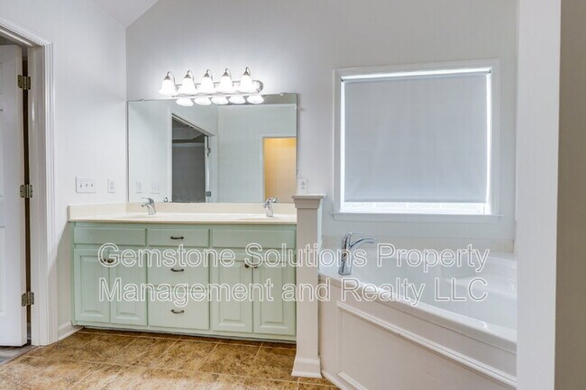 Building Photo - 1024 Belcor Dr