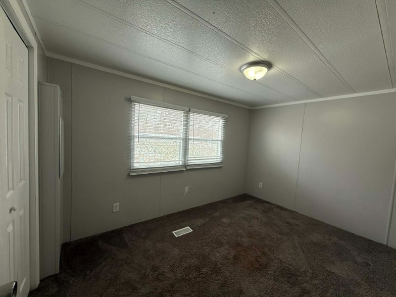 Building Photo - 1236 N Oaklane Rd