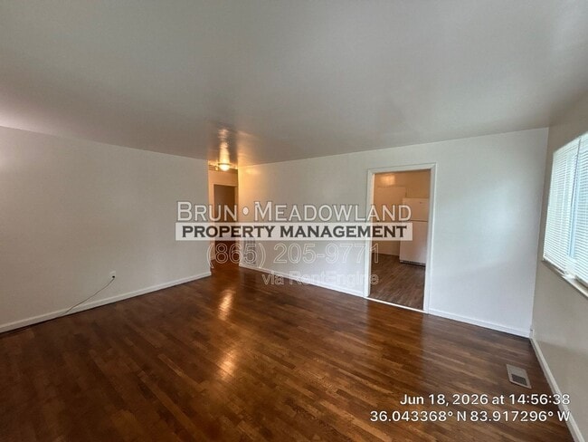 Building Photo - 3813 Woodlake Dr