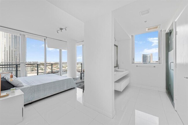 Building Photo - 92 SW 3rd St