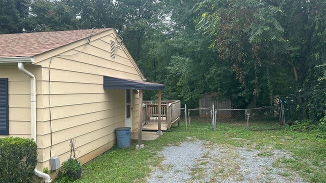 Building Photo - One Level House in Madison Heights