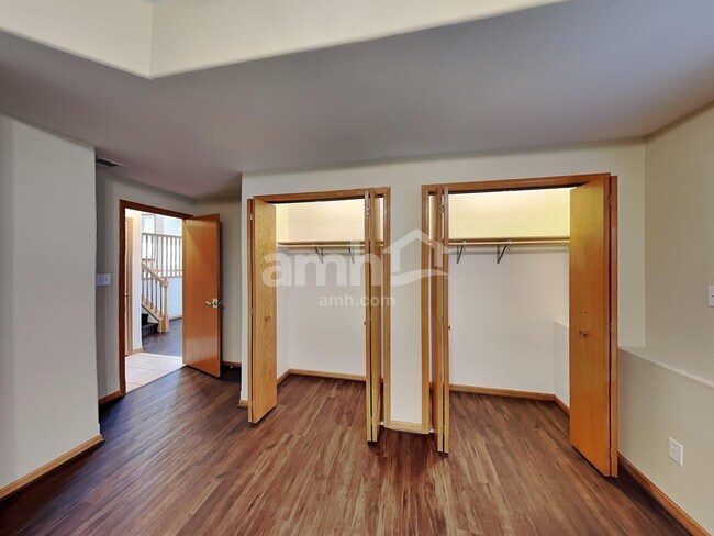 Building Photo - 2006 Oak Forest Dr