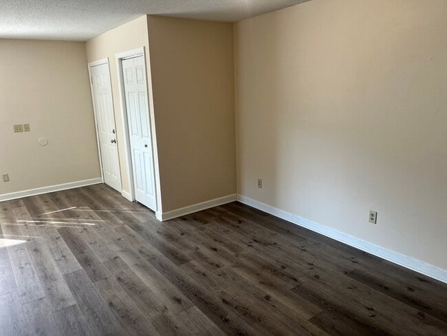 Building Photo - 411 Cattleman Dr NE