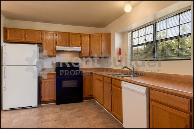 Building Photo - !!!PRICE INPROVMENT JUST IN TIME FOR SCHOO...