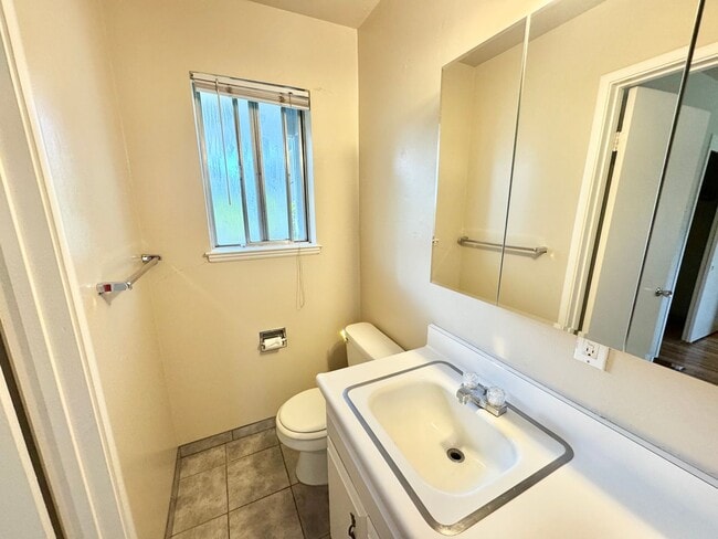 Building Photo - 604 Radcliffe Dr