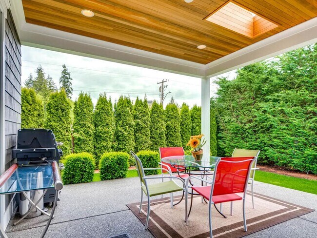 Building Photo - Highly desirable location and floor plan.