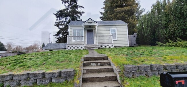 Building Photo - Gorgeous 2 bd House near Point Defiance an...