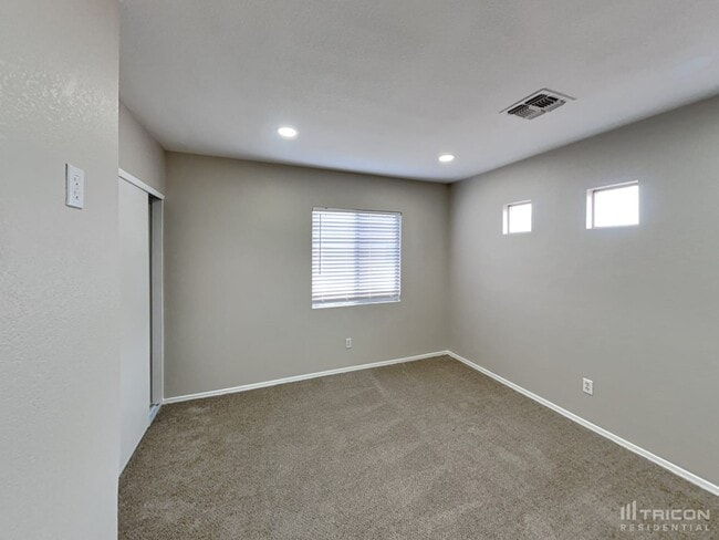 Building Photo - 2618 S Devonna Ln