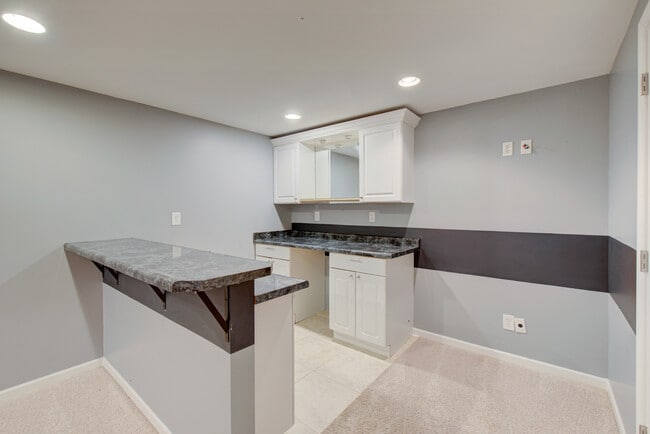 Building Photo - 880 Countryfield Ln