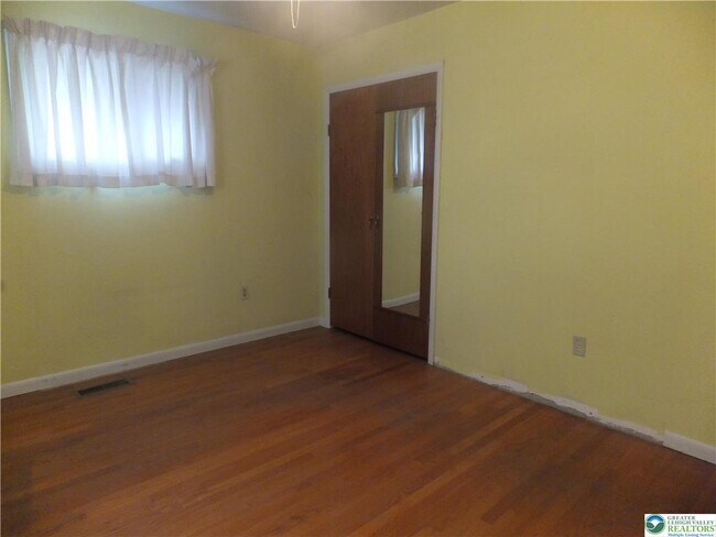 Building Photo - 3021 Rosewood Ct