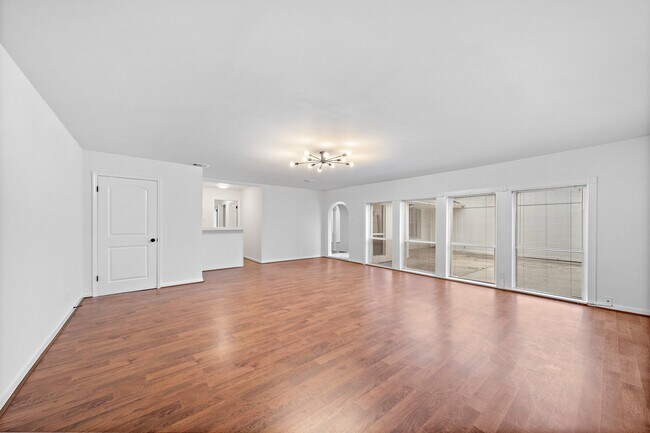 Building Photo - 7810 Antoine Dr