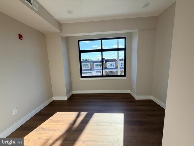 Building Photo - 1015 N 45th St