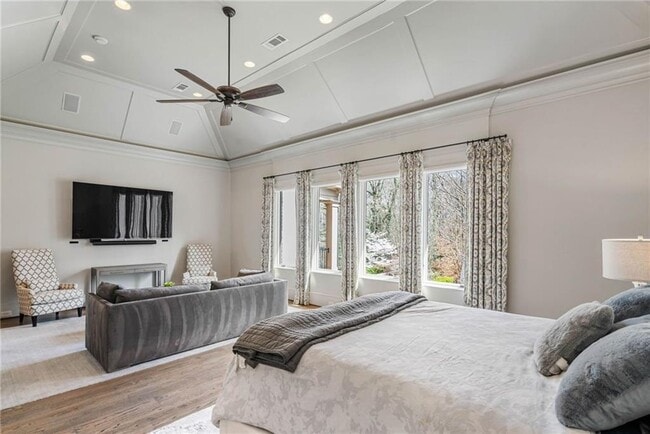 Building Photo - 5265 Peachtree Dunwoody Rd NE