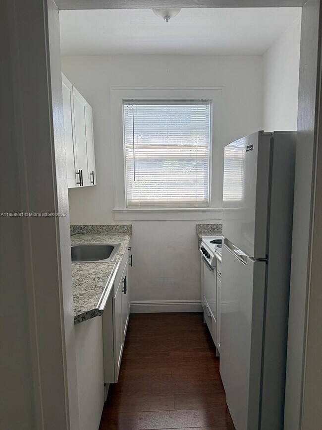 Building Photo - 114 Antilla Ave