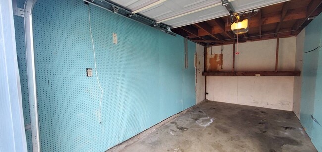 Building Photo - 5852 Santa Barbara Ave