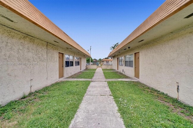 Building Photo - 5316 NW 24th Ct