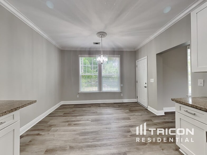Building Photo - 2708 N Screech Owl Ave