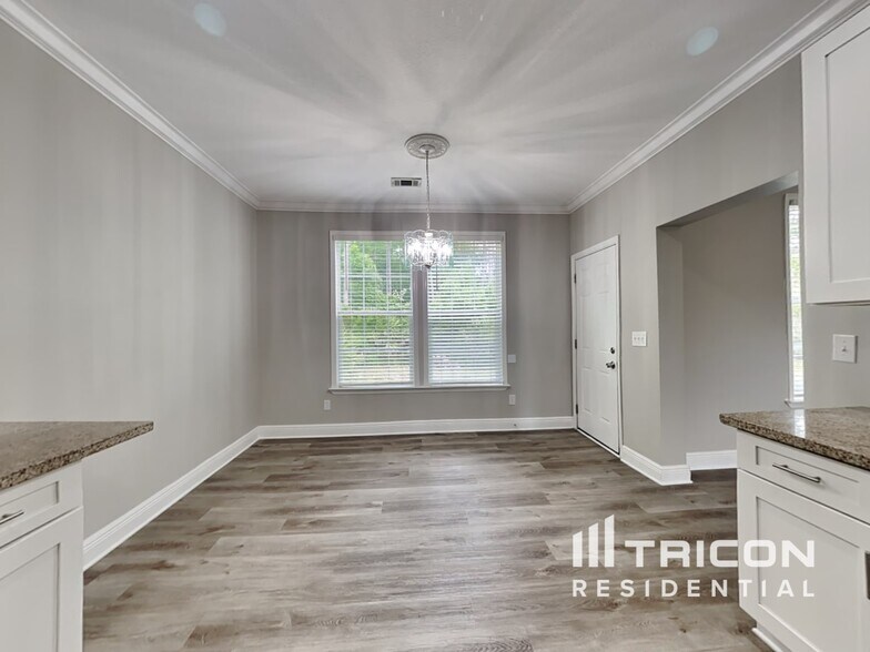 Building Photo - 2708 N Screech Owl Ave