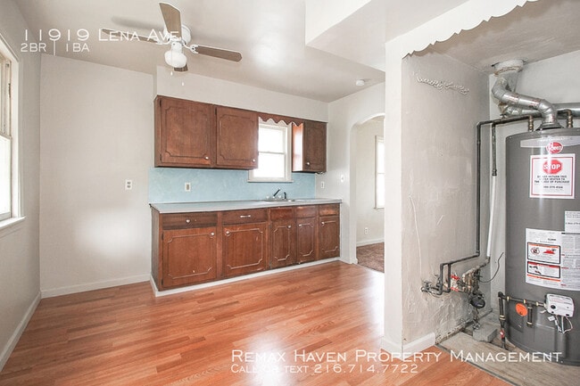 Building Photo - 11919 Lena Ave