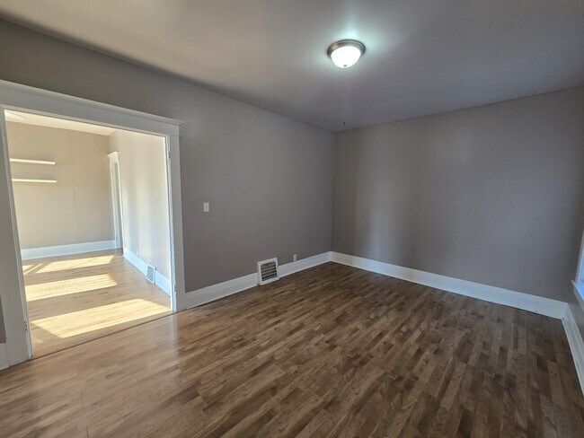 Building Photo - 2019 Falls Ave