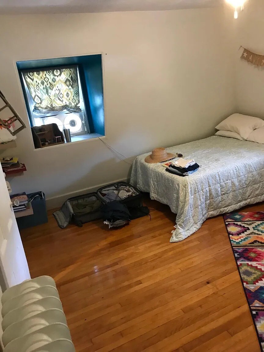 Building Photo - 15 Chestnut St