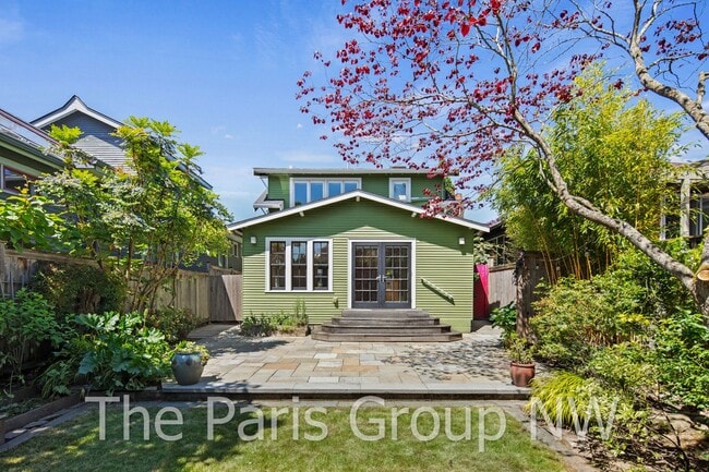 Building Photo - Exceptional Green Lake 3BR * Gorgeous In &...