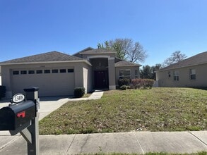 Building Photo - 3 Bedroom, 2 Bath Available Now in Beautif...