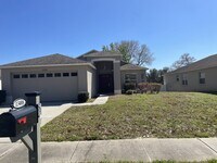 Building Photo - 3 Bedroom, 2 Bath Available Now in Beautif...