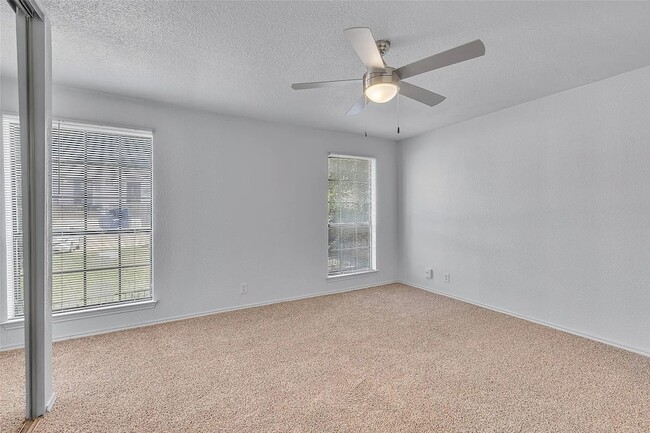 Building Photo - 6044 Stoneybrook Dr