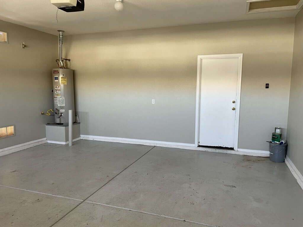 Building Photo - 14627 W Crocus Dr