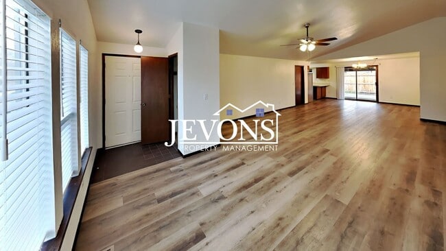 Building Photo - 1202 S 39th Ave