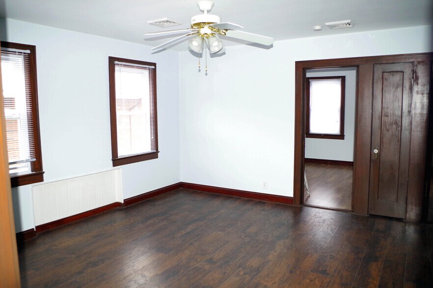 Building Photo - 31 Brook Ave